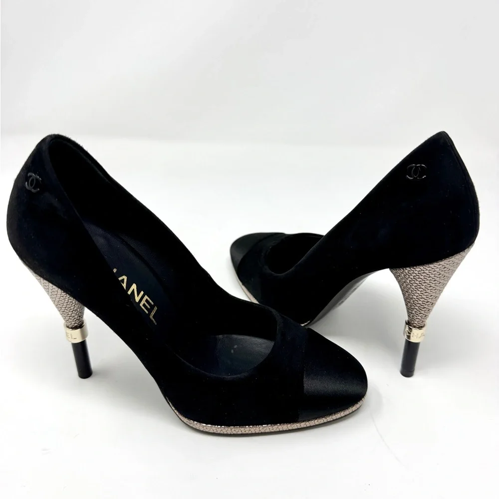 CHANEL Black Suede Pointed-Toe Pumps with Textured Metallic Heel and Trim